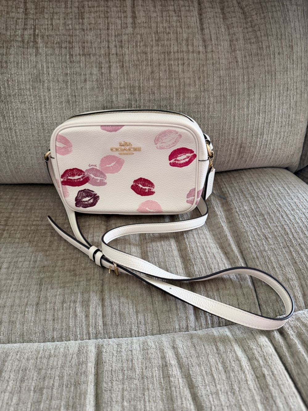 Coach Cream Jamie grained, leather Crossbody with Pink & Red Lip Print - Picture 2 of 9